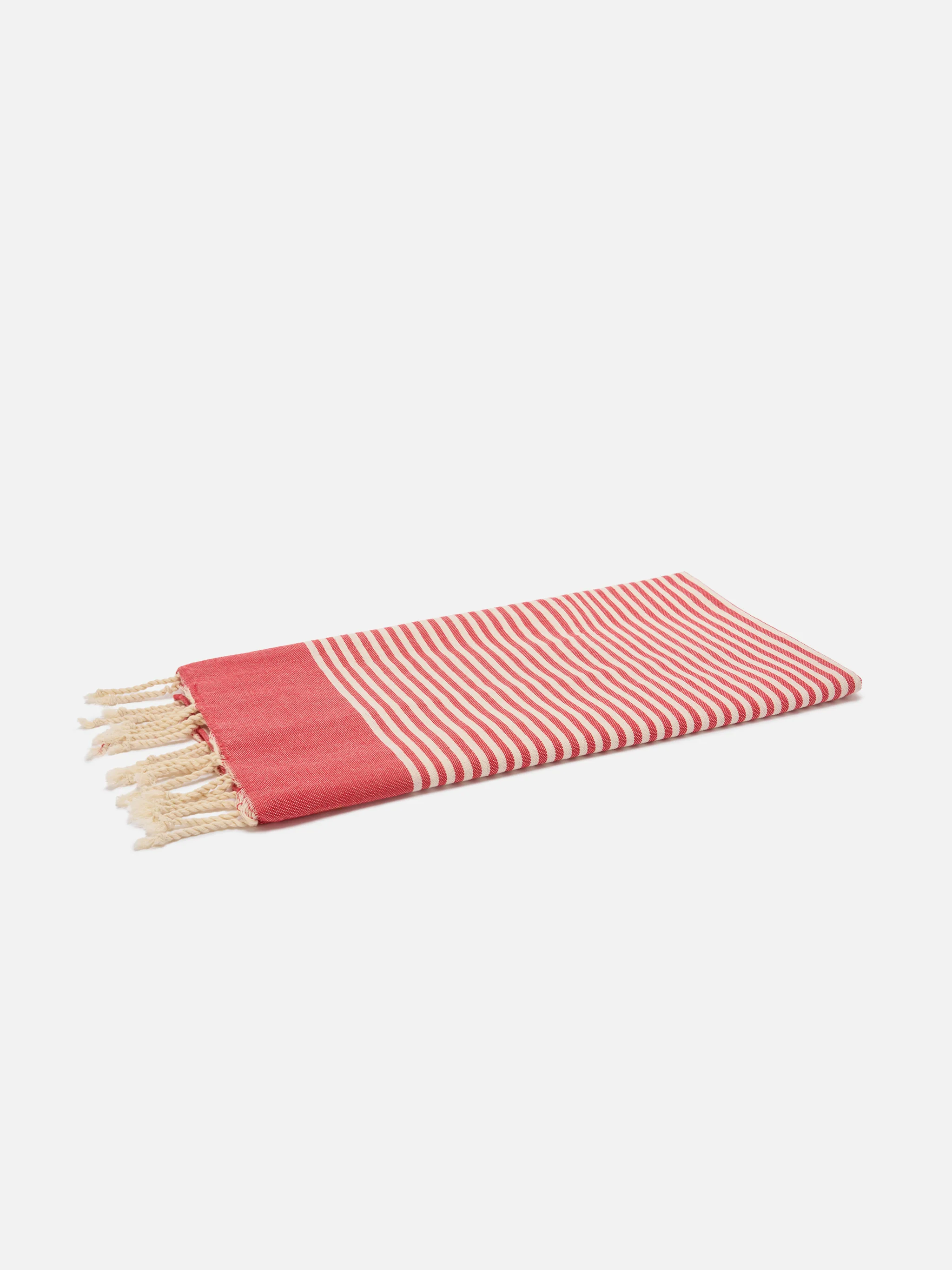 Foutas beach towel with small red and white stripes - Image 3